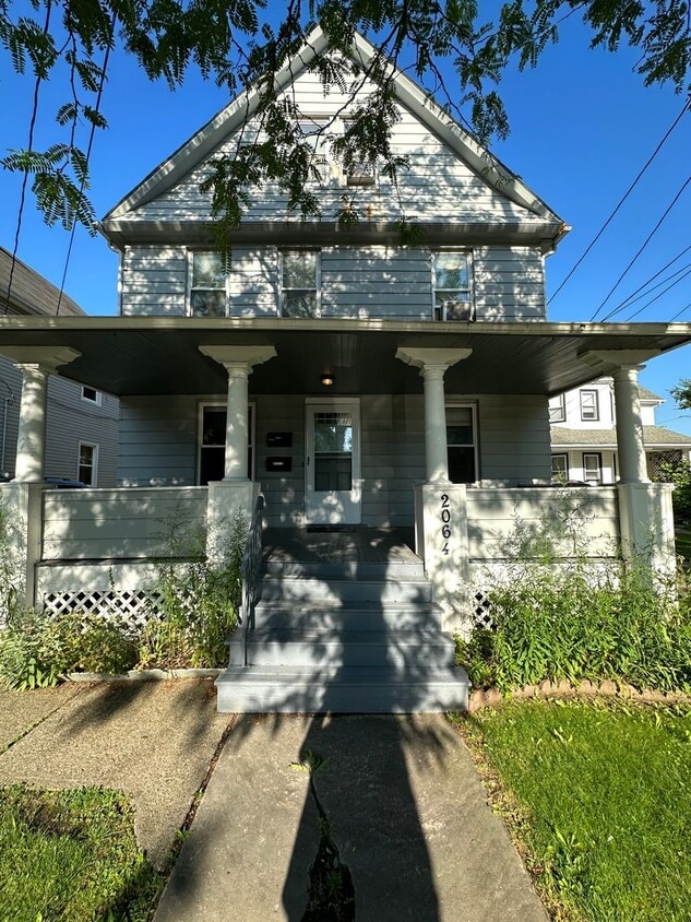 Foto principal - 2064 Halstead Ave