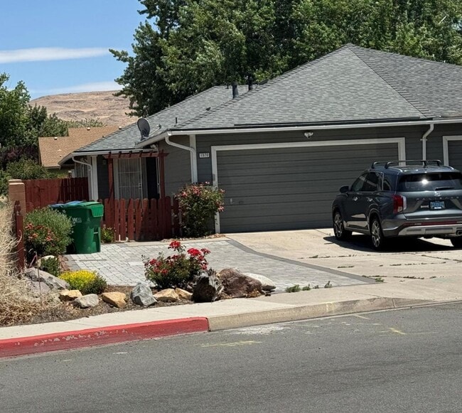 Building Photo - 1370 Del Rosa Way