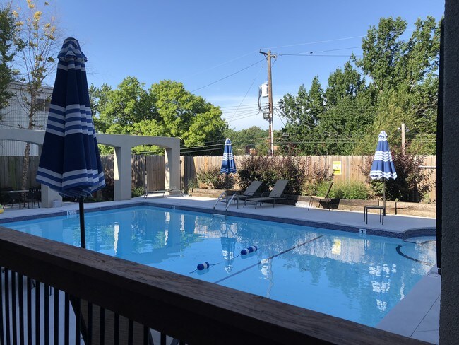 Pool/patio - 4410 Jarboe St