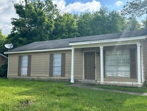 Building Photo - 2825 Shenandoah Dr
