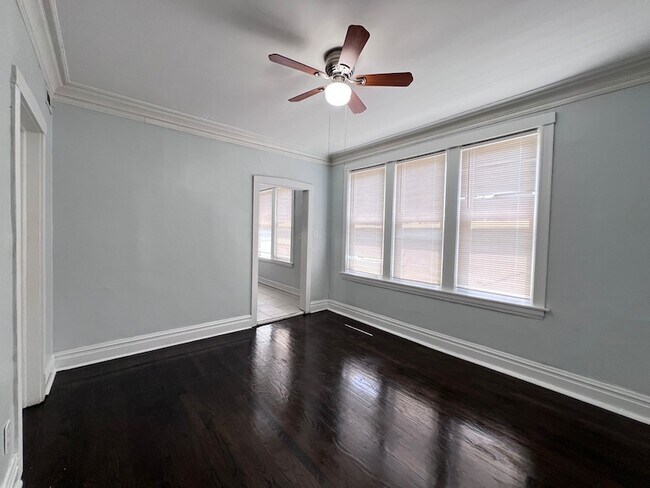 Foto del edificio - 8856 S Lowe Ave