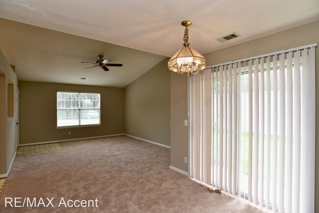 Building Photo - 3 br, 2 bath House - 137 Clearwater Ln.