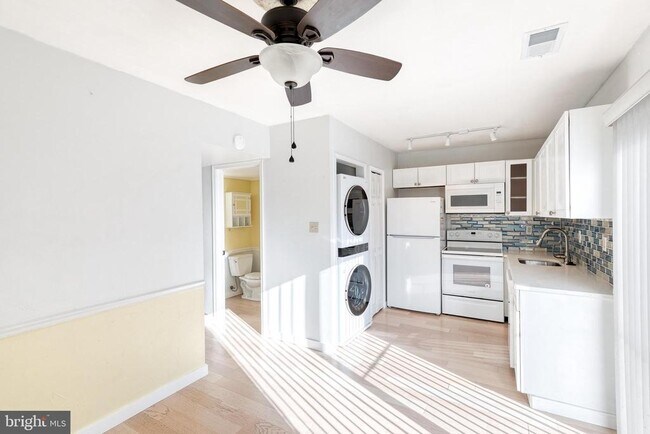 Building Photo - 1615 Fendall Ct