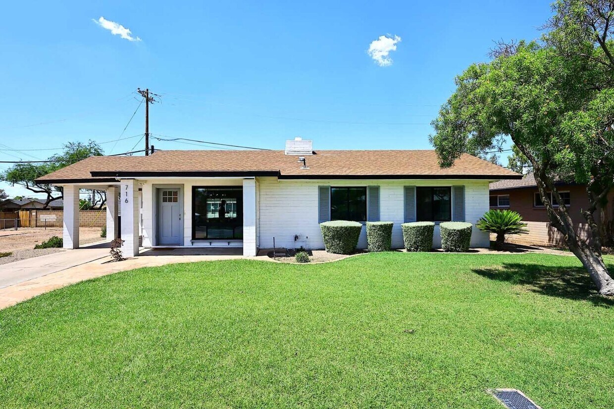 Foto principal - 716 W 11th St