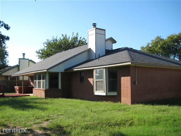 Building Photo - 3404 Justice Ct