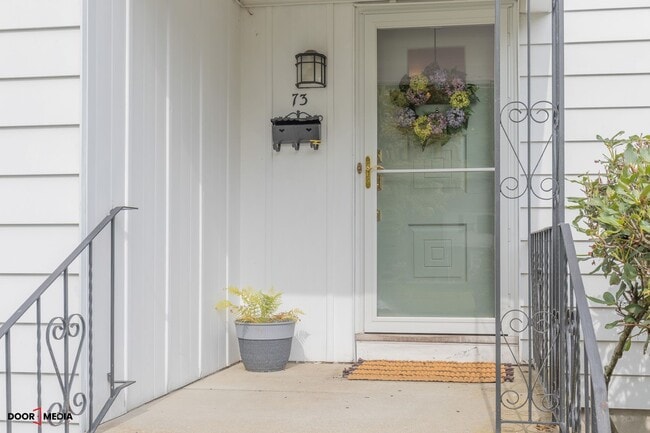 Photo - Short Term Furnished Rental -3 Bedroom Spl... House