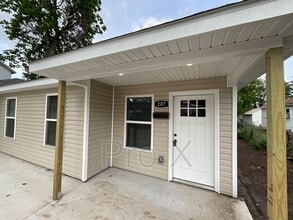 Building Photo - 207 S Byers Ave