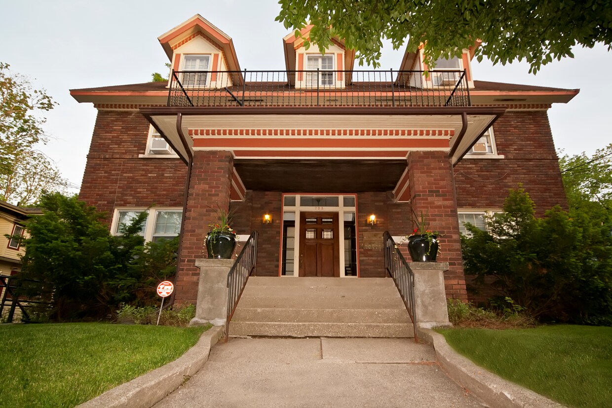 Vista exterior - 723 W South St