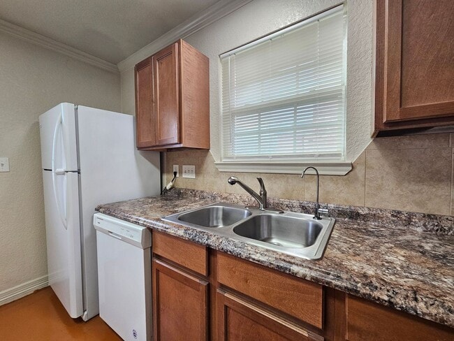 Building Photo - 803 Leifester Cir