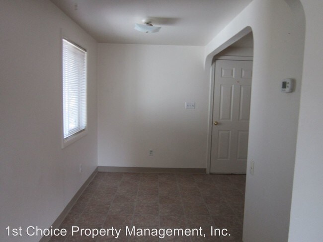 Building Photo - 1704 Crest St