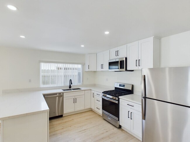 Foto del edificio - 6715-6717 N Elman St