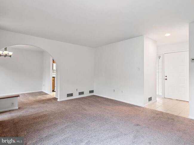 Building Photo - 804 Somerset Ct