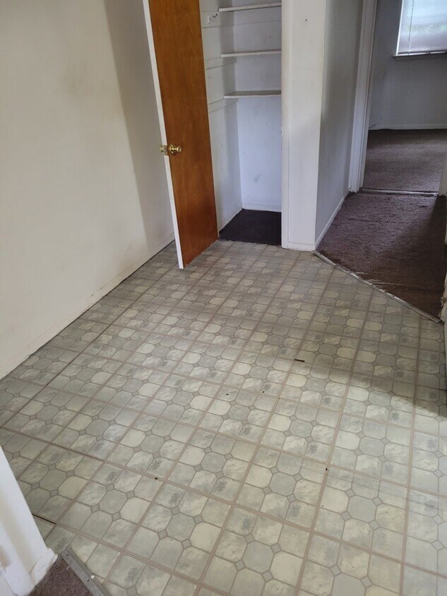 Building Photo - 6419 Tulip St