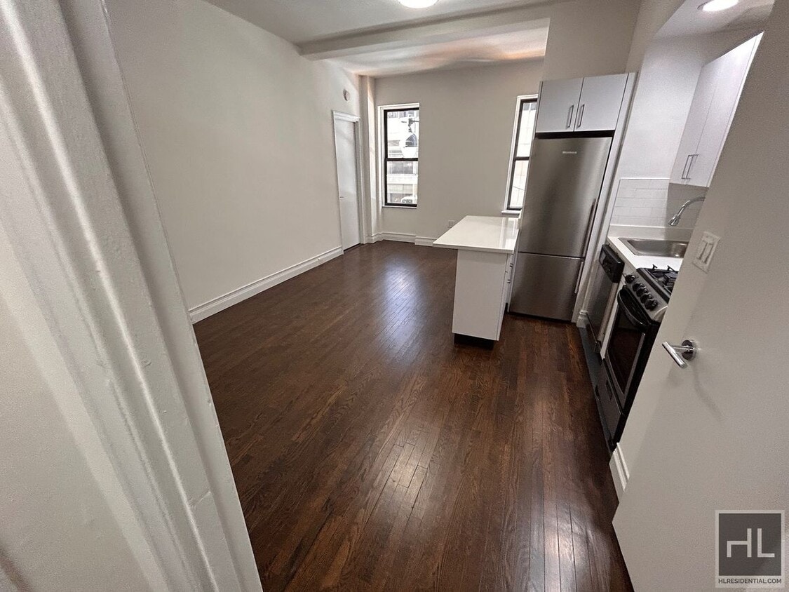 Primary Photo - EAST 46 STREET