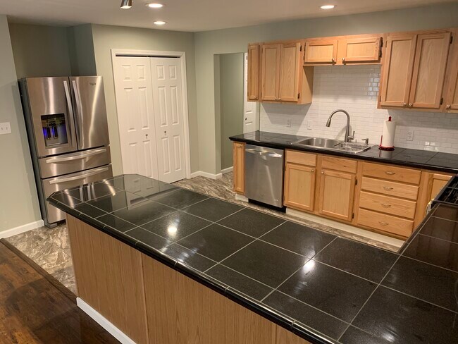 Kitchen - 2010 E College St
