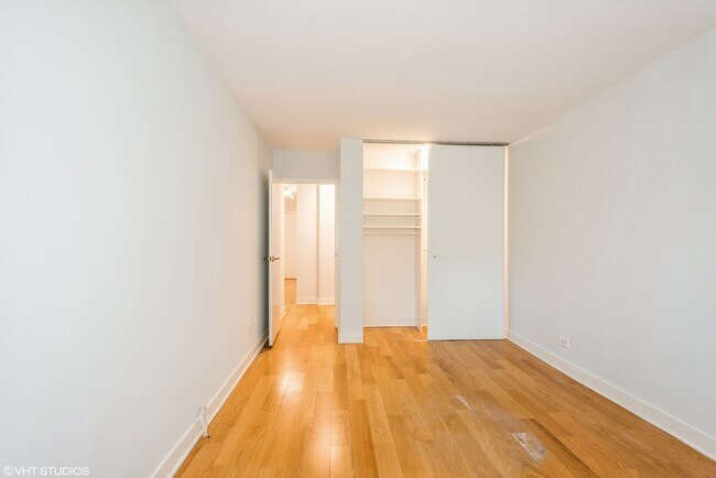 Foto del edificio - 1419 N State Pkwy