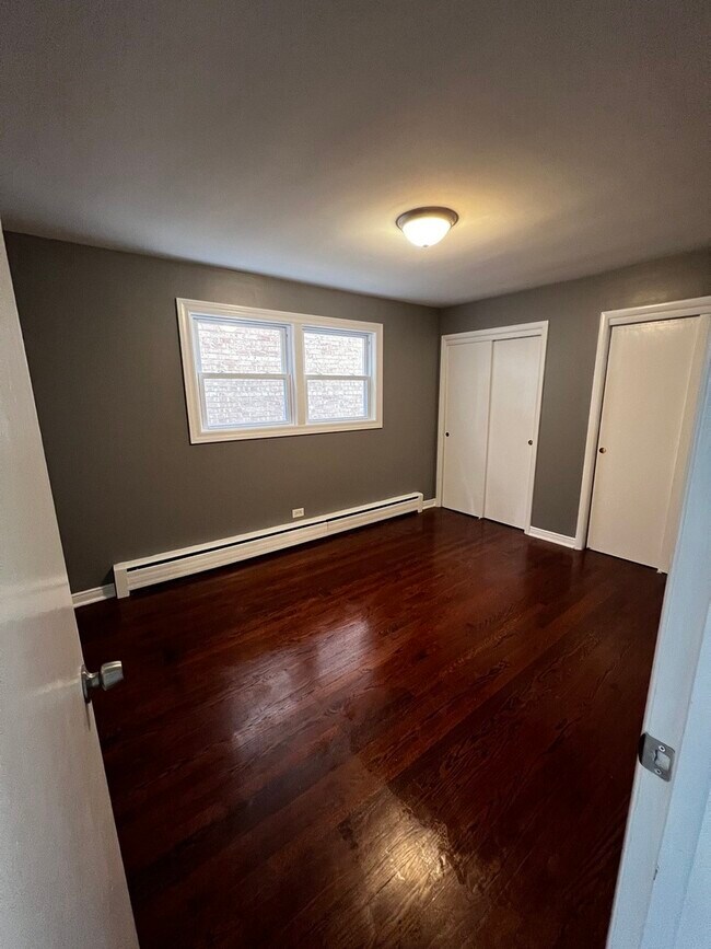 Building Photo - 5623 S Kenneth Ave