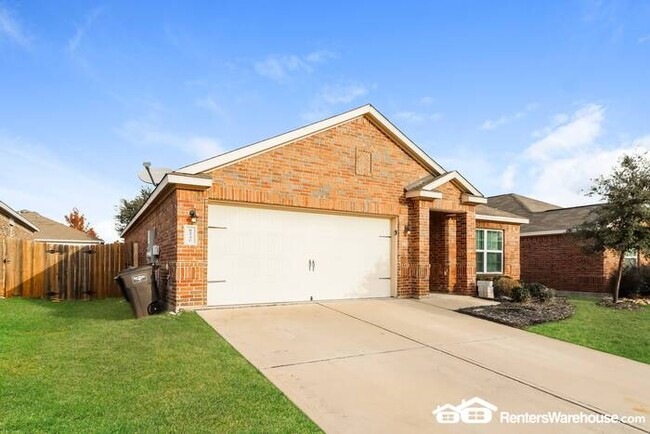 Building Photo - Newly renovated spacious 3 bed/2 bath, wit...