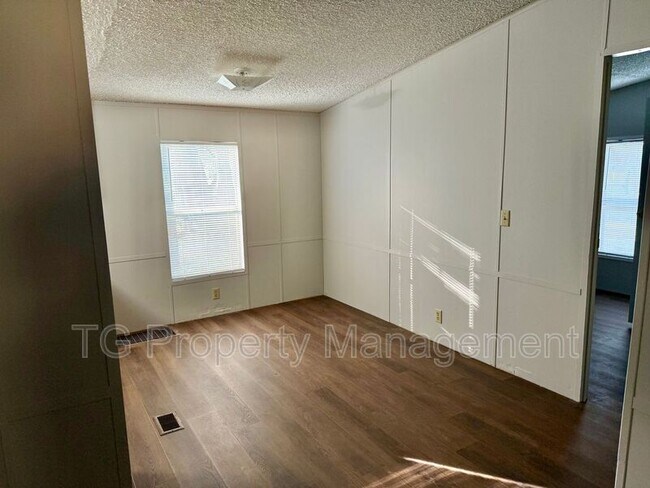 Building Photo - 787 Gillen St