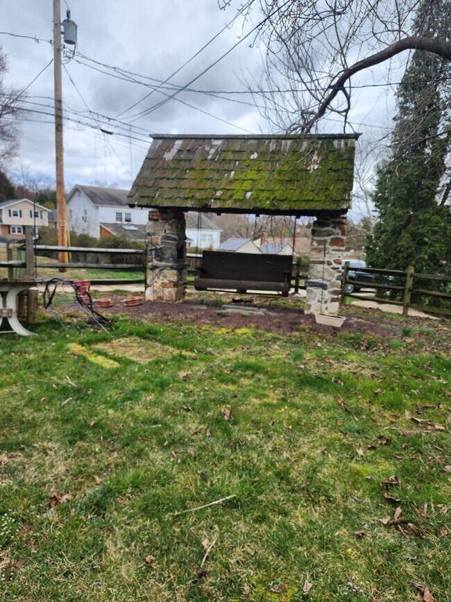 Building Photo - Welcome to Newark - newly renovated home w...