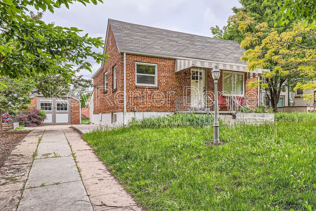 Primary Photo - 2727 N Raleigh St
