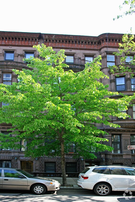Building Photo - 317 W 88th St