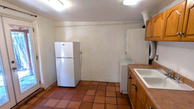 Foto del edificio - 1624 PASEO DE PERALTA