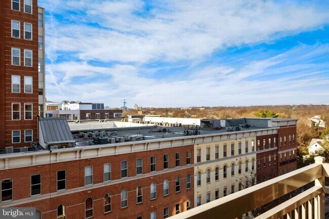 Building Photo - 1200 N Hartford St