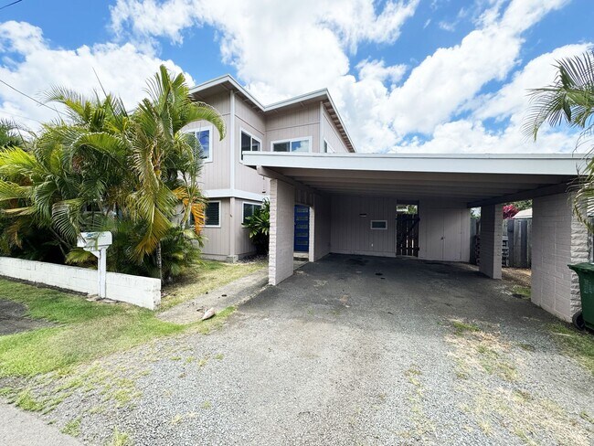 Building Photo - Pet Friendly House with A/C and K-Bay Access