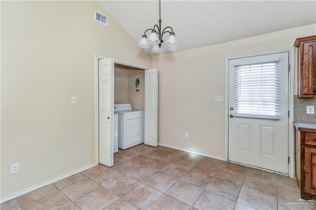 Foto del edificio - 6 West Dr