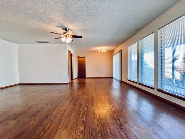 Foto del edificio - Nice 3 Bed 2 Bath in NW OKC