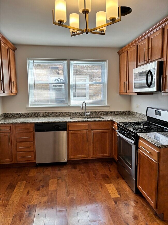 Foto del edificio - 2720 W Summerdale Ave