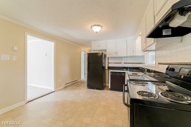 Building Photo - 3 br, 1 bath House - 8600 ELM AVE