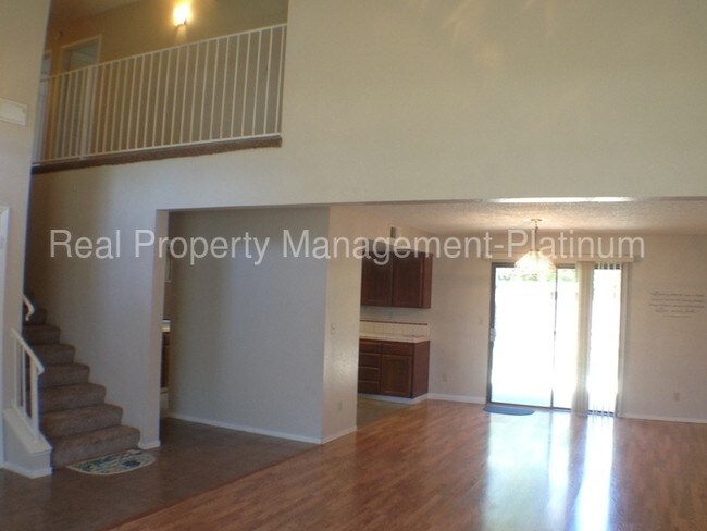 Foto del edificio - 675 N Claremont Ave
