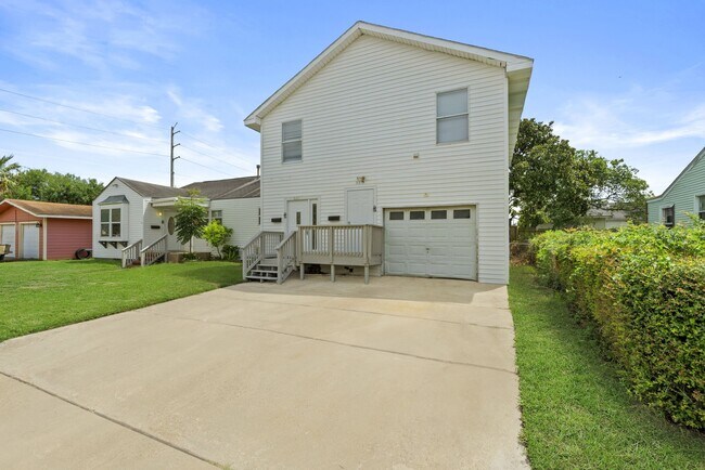 Building Photo - 5311 Perry Ave