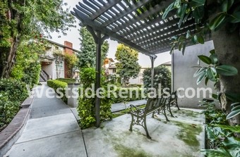 Primary Photo - 1690 Amberwood Dr