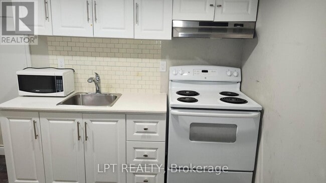 Building Photo - 3492 Fountain Park Ave