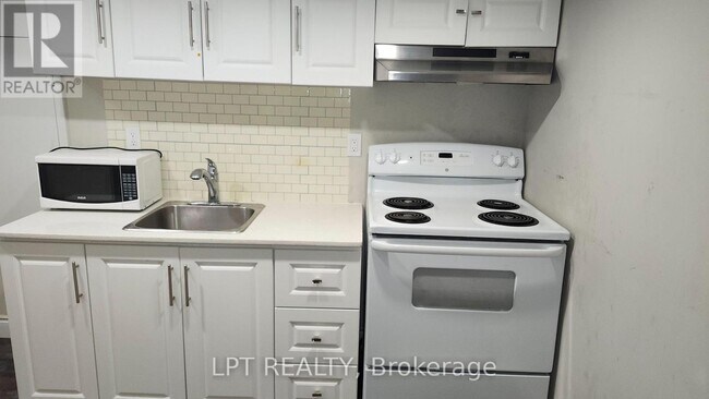 Photo du bâtiment - 3492 Fountain Park Ave