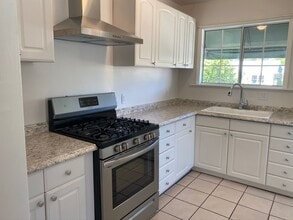Building Photo - Spacious 2 Bedroom 1 Bath House in Eagle Rock