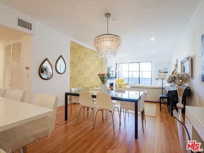 Foto del edificio - 2276 S Beverly Glen Blvd