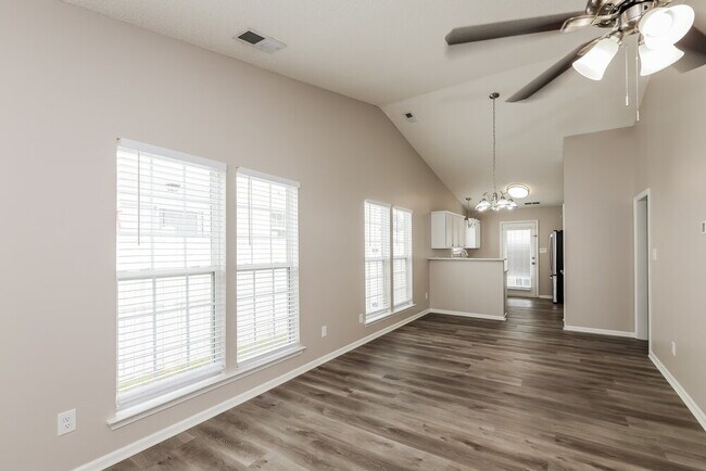 Building Photo - 2000 Salmon River Dr