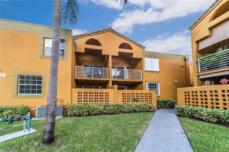 Foto principal - 9705 Fontainebleau Blvd