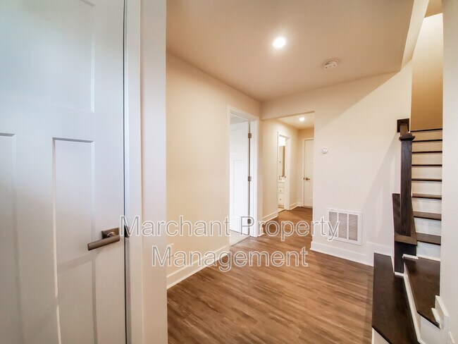 Foto del edificio - 113 Rollins Ave
