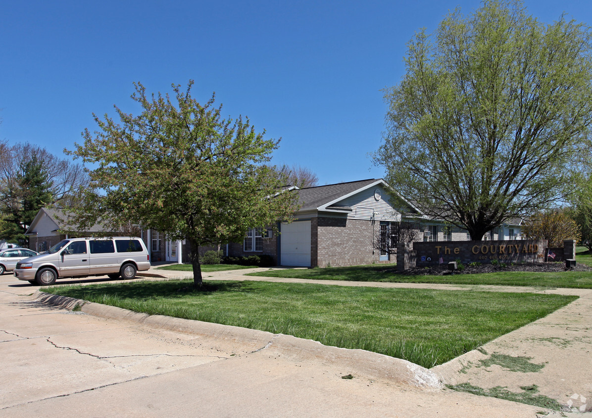 Building Photo - Courtyard Apartments