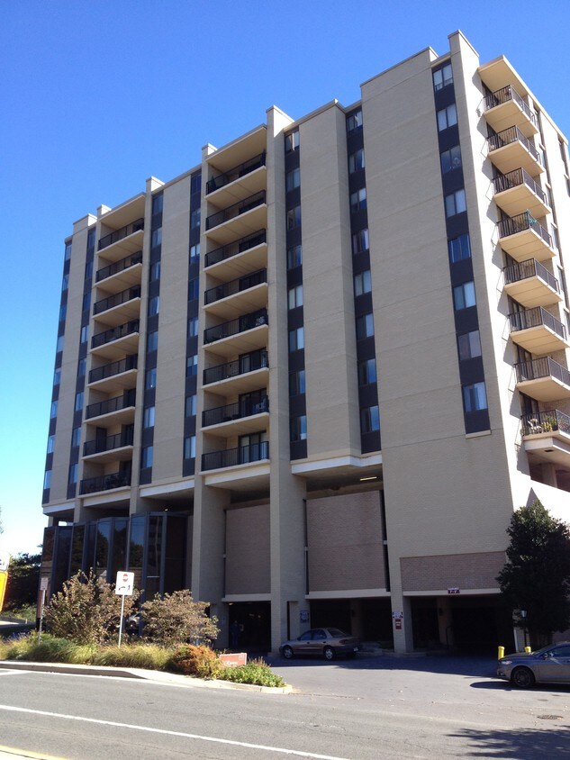 Riviera of Chevy Chase - 4242 East-West Hwy