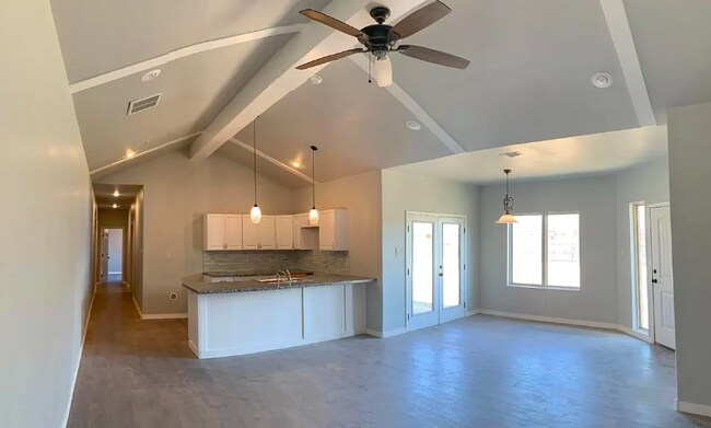 Foto del edificio - Beautiful Updated Duplex