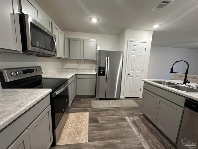 Foto del edificio - 8752 Schooner Ln