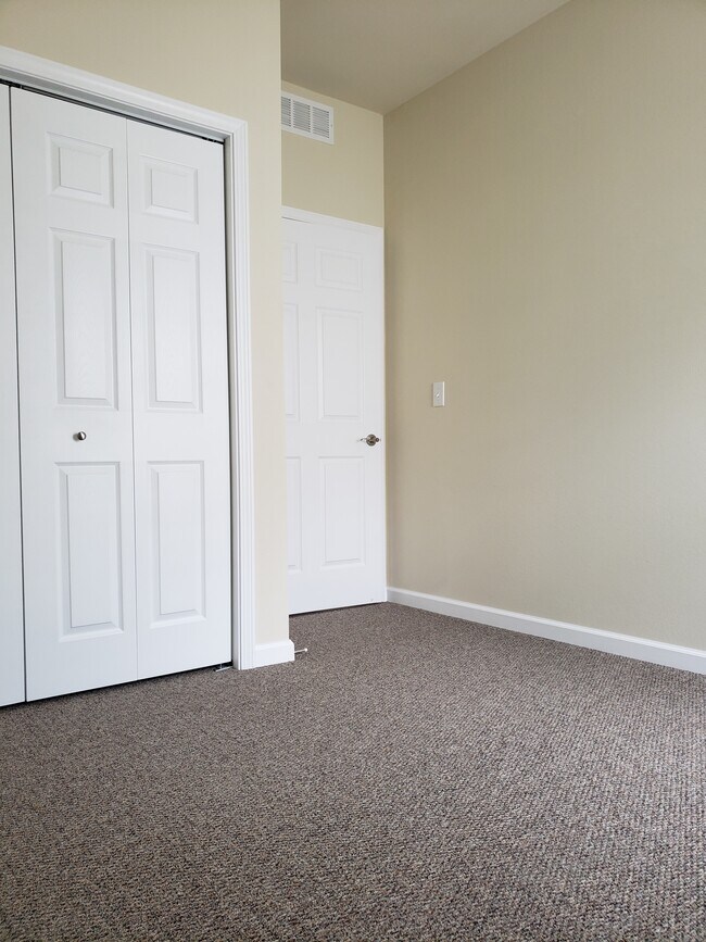 Foto del edificio - Grant Prairie Townhomes I & III