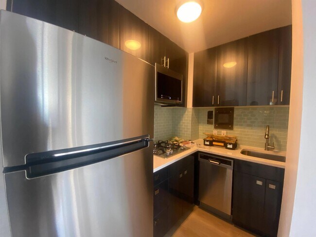 Foto del edificio - 10 Huron Ave