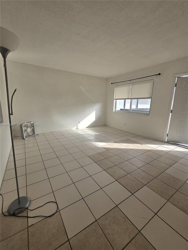 Foto del edificio - 1400 N 17th Ave